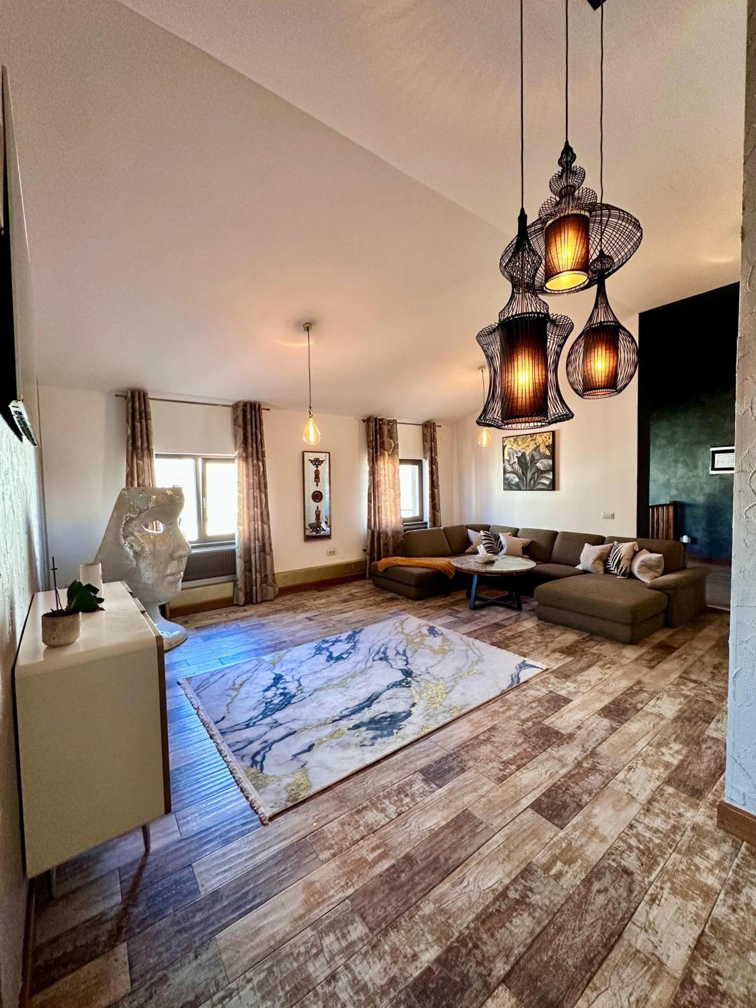 Madison Lake Villa Balotesti Exterior photo